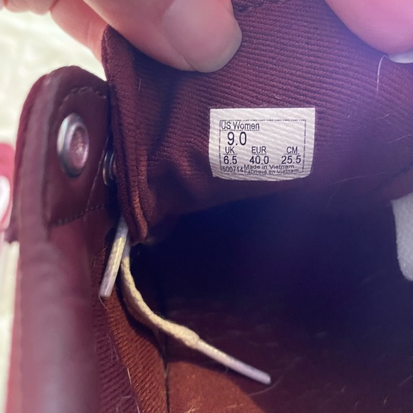 Vans - Picture 2 of 4